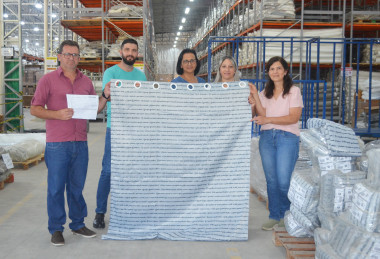 Você está visualizando atualmente Bella Janela entregou mais 200 cortinas à Rede Municipal de Ensino