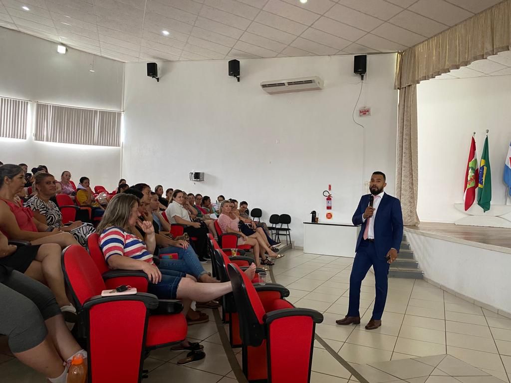 Leia mais sobre o artigo Ano letivo na rede municipal de ensino inicia com palestras motivacionais, educacionais e formações em Correia Pinto