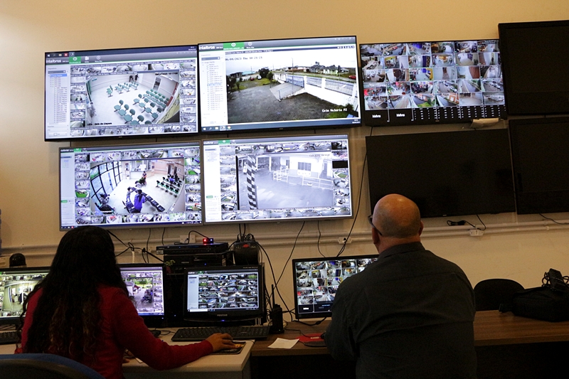 Você está visualizando atualmente Prefeitura de Lages intensifica trabalho de fiscalização de videomonitoramento nas unidades de ensino da rede municipal