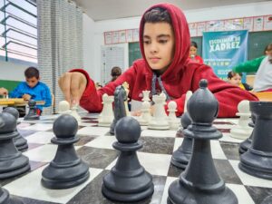 Leia mais sobre o artigo Secretaria Municipal de Educação, Cultura e Esporte celebra sucesso do Projeto Xadrez em escolas municipais
