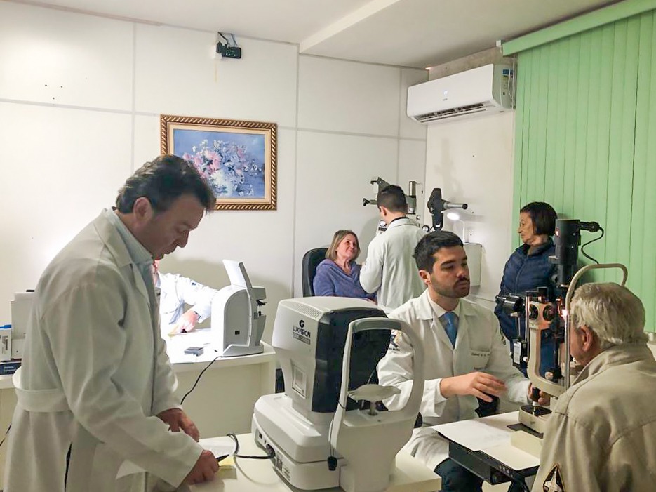 Você está visualizando atualmente Mutirão de consultas oftalmológicas em parceria com o Dr. Ernani beneficia mais de 60 pessoas em Campo Belo do Sul