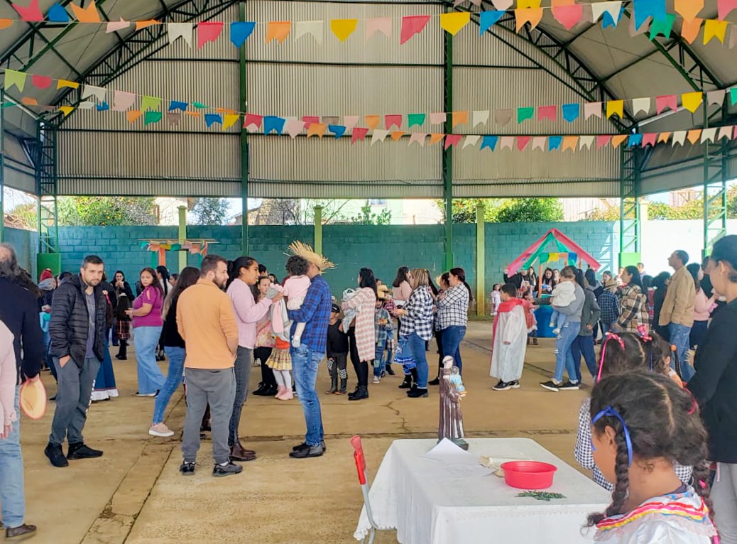 Leia mais sobre o artigo Festas juninas promovem interação entre família e escola