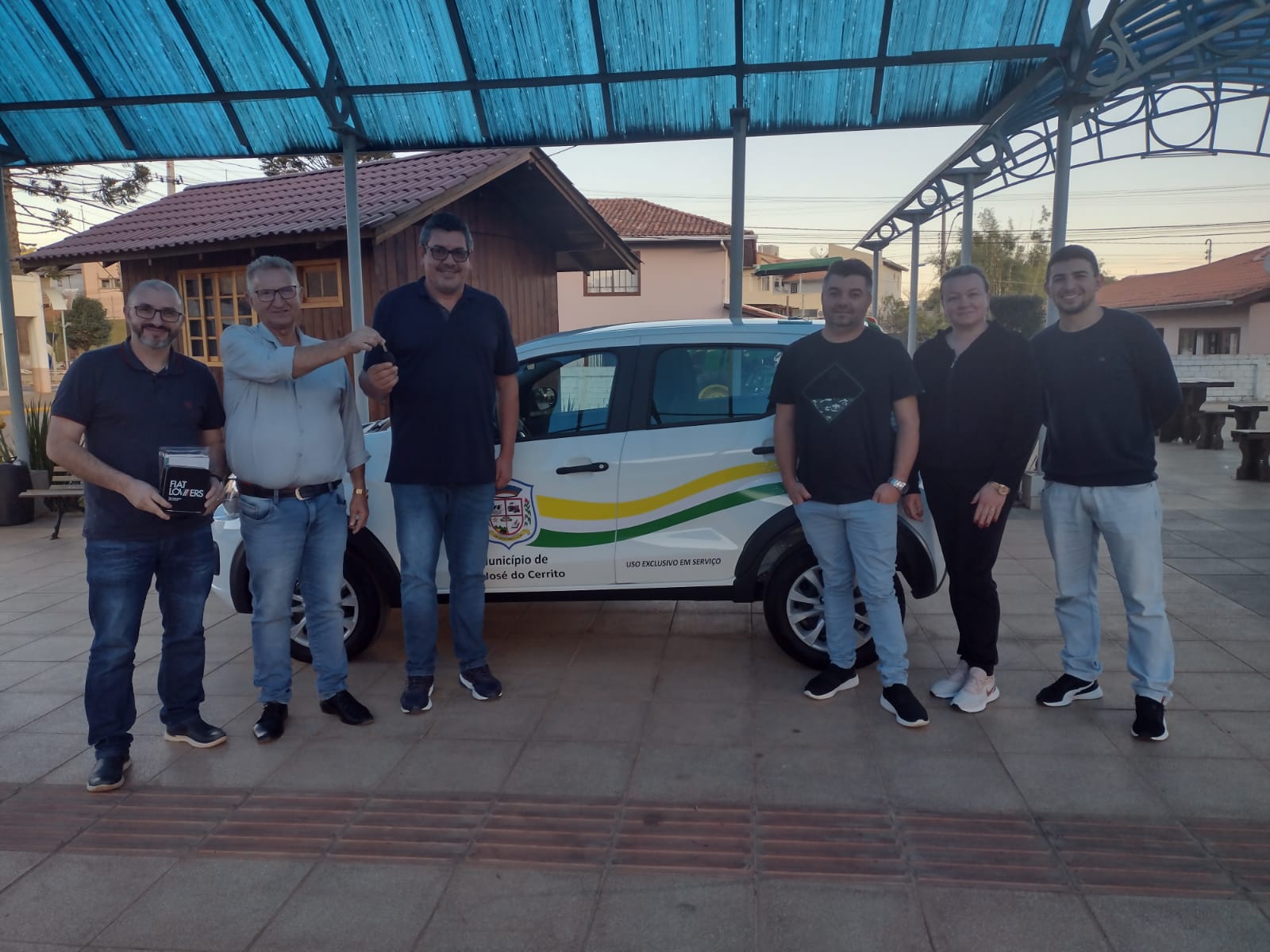 Leia mais sobre o artigo Autoridades municipais de São José do Cerrito entregam veículo para a Secretaria de Educação
