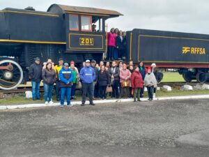 Leia mais sobre o artigo Um Passeio Inesquecível: Grupo da Melhor Idade Visita o Museu do Batalhão Ferroviário de Lages