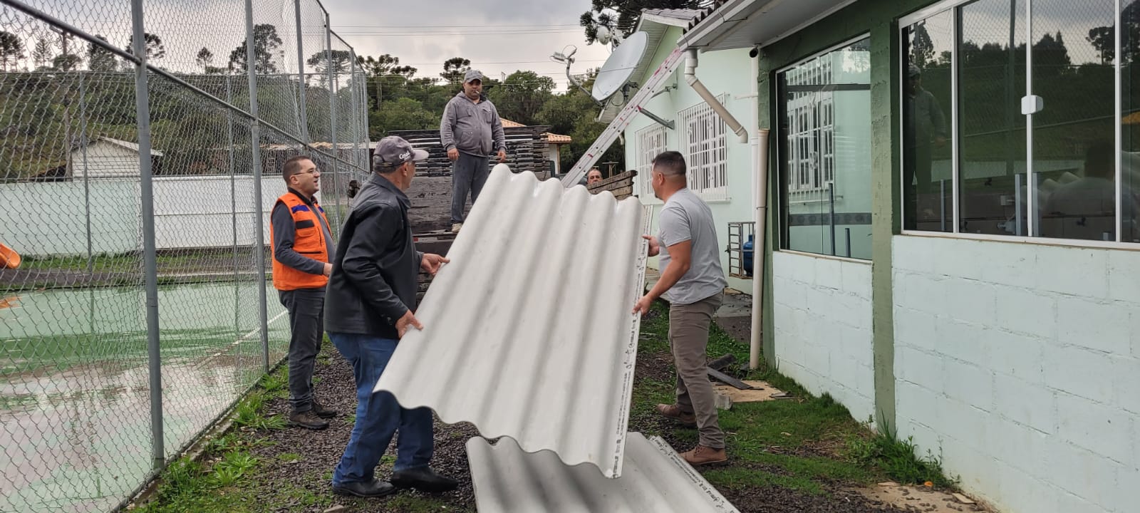 Você está visualizando atualmente Equipes de Assistência Social e Defesa Civil de São Joaquim prestam auxílio após tempestade