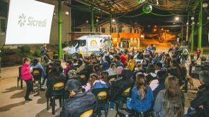 Leia mais sobre o artigo Rua coberta Artur Barbosa Ramos foi palco do CineSolarzinho