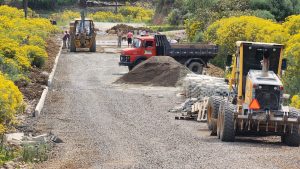 Leia mais sobre o artigo Obra de pavimentação da estrada da Estância do Meio é retomada e desvio está funcionando