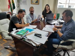Leia mais sobre o artigo Prefeitura municipal renova convênios com hospital Frei Rogério de Anita Garibaldi
