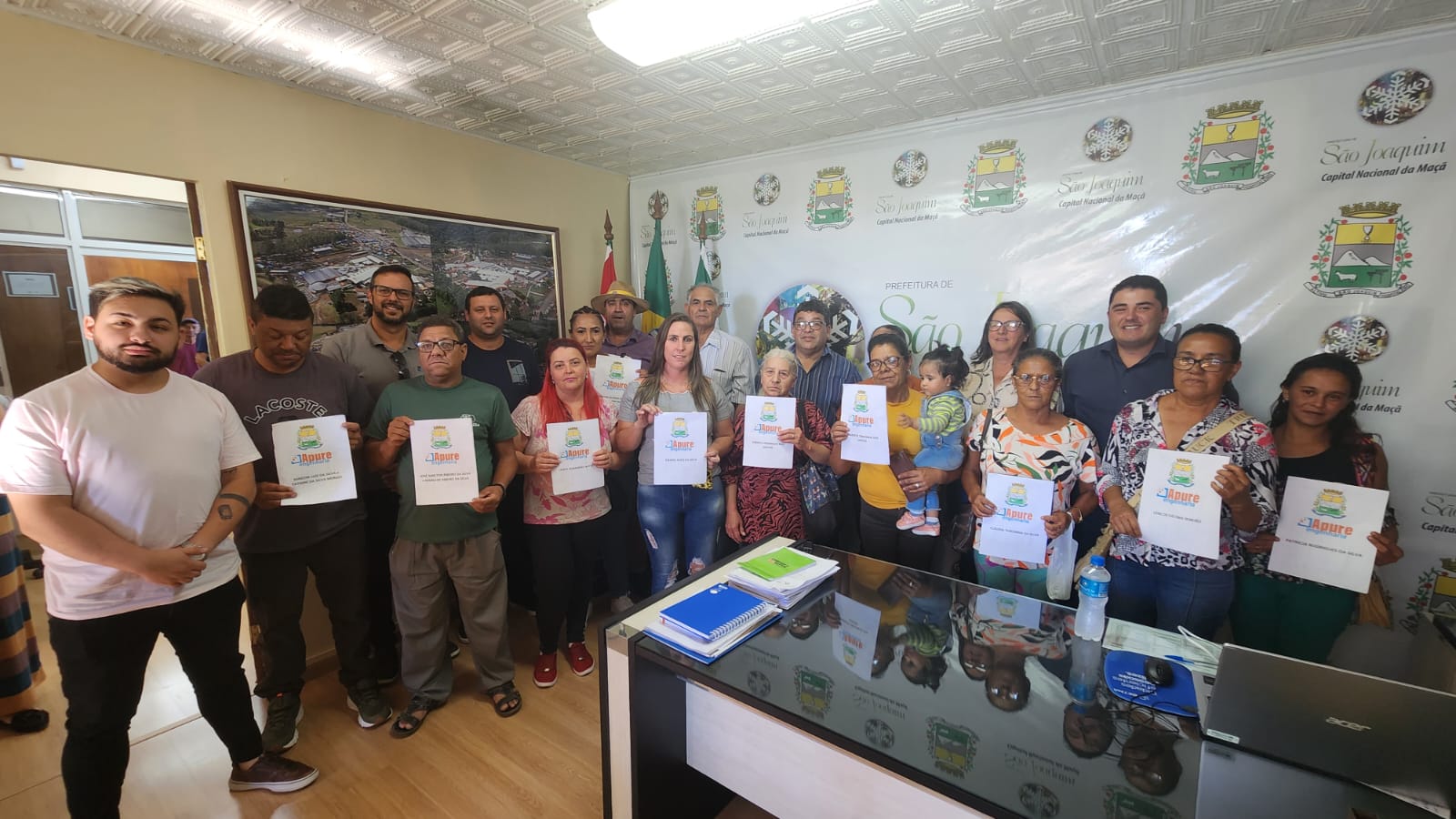 Leia mais sobre o artigo Prefeitura de São Joaquim celebra terceira entrega de escrituras de regularização Fundiária Urbana no Bairro Santa Paulina