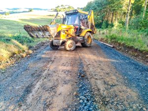Leia mais sobre o artigo Secretaria de Obras de Campo Belo do Sul realiza reparos na estrada do Morro do Chapéu