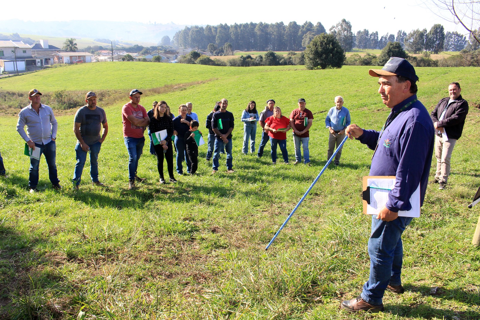 Você está visualizando atualmente Semana da Agricultura Familiar inicia com oficina de pecuária