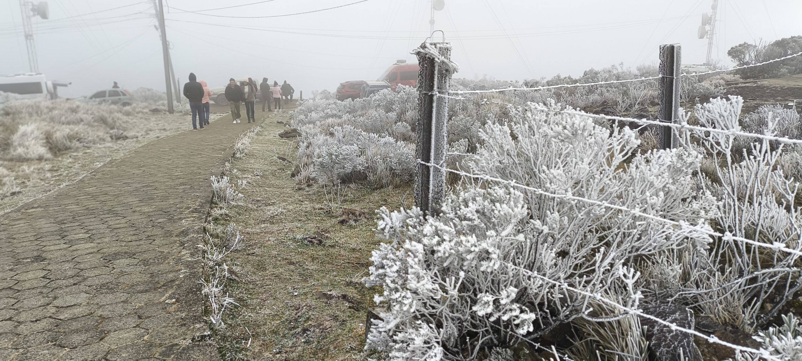 Você está visualizando atualmente Urupema registra baixas temperaturas no Morro das Antenas