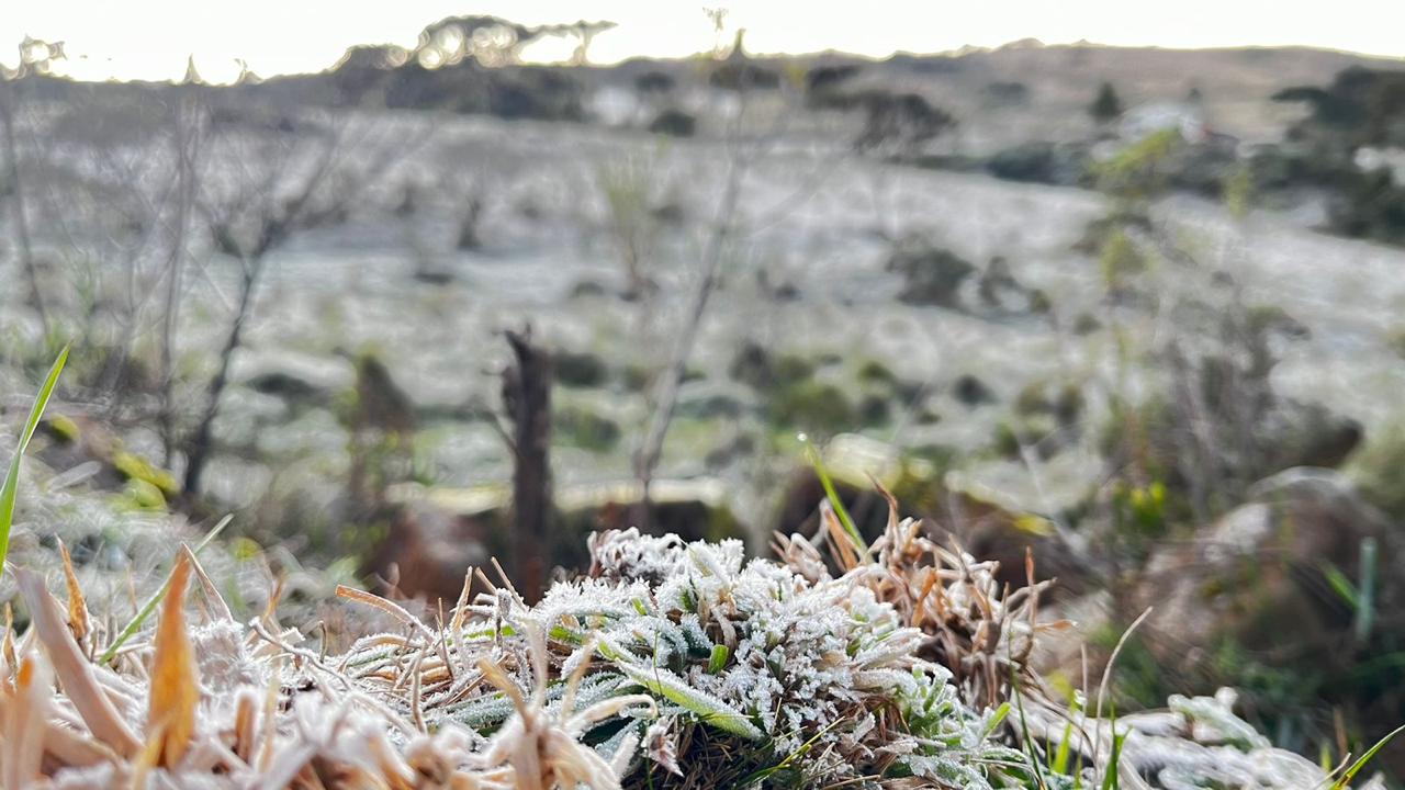 Você está visualizando atualmente Urupema amanhece coberta por geada com temperatura de -4,93°C