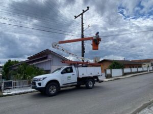 Leia mais sobre o artigo Serviço de substituição das lâmpadas de sódio por Led segue em ritmo intenso em Otacílio Costa