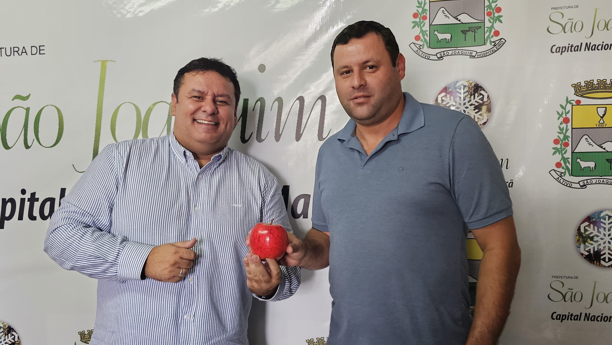 Leia mais sobre o artigo Prefeito e vice de São Joaquim destacam a importância da colheita da maçã e homenageiam produtores