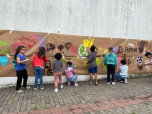 Leia mais sobre o artigo Crianças do Serviço de Convivência e Fortalecimento de Vínculos fazem grafite na Praça do CEU através do Projeto Grafhixarte