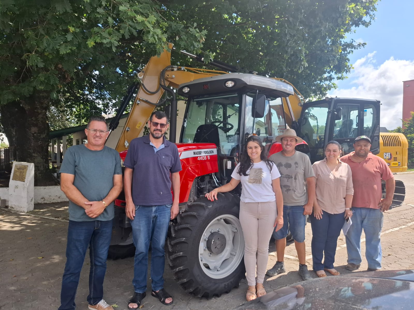 Você está visualizando atualmente Novo trator chega para reforçar a agricultura em Bocaina do Sul