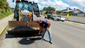 Leia mais sobre o artigo Prefeitura de Otacílio Costa realiza operação tapa-buracos para melhorar as vias urbanas